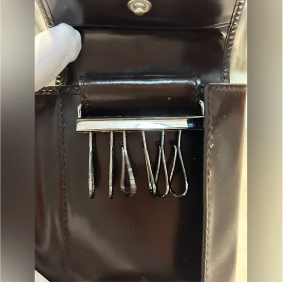 GUCCI *KEY HOLDER & WALLET Unisex w/ box LIKE NEW Burgundy color